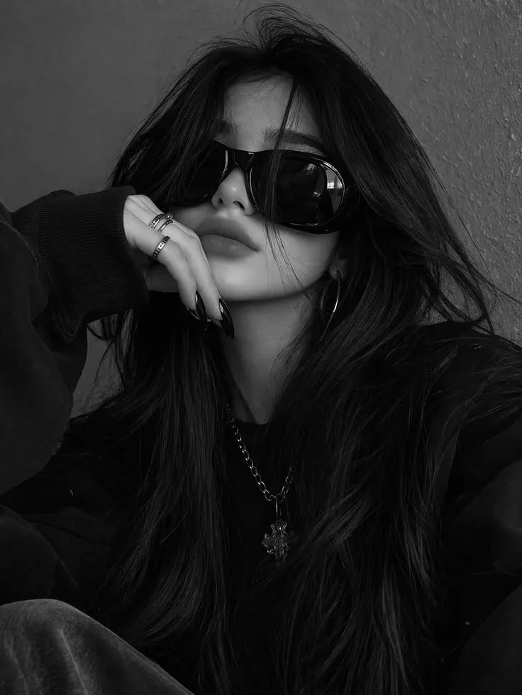 Aesthetic Emo PFP Girl