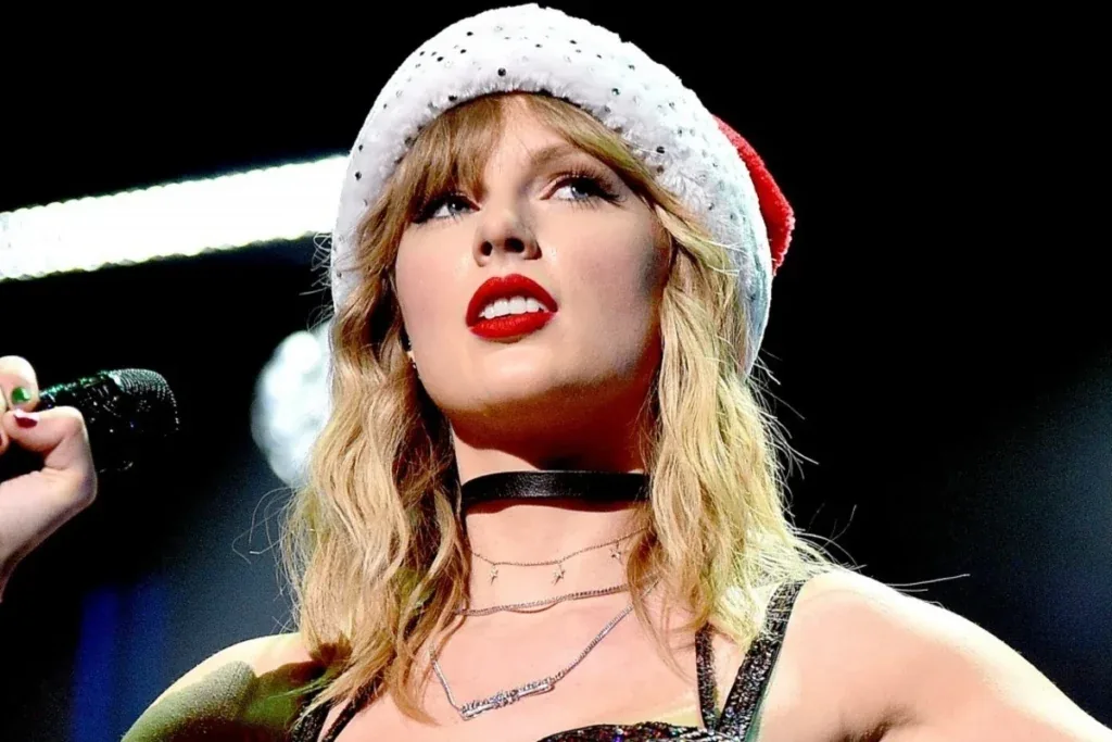 Christmas Taylor Swift PFP