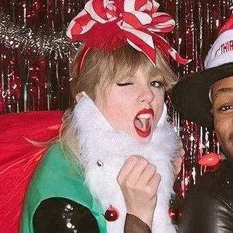 Christmas Taylor Swift PFP