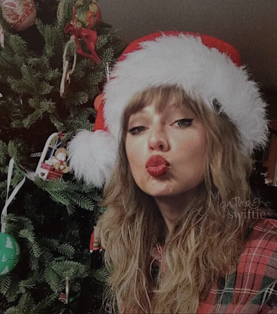 Christmas Taylor Swift PFP
