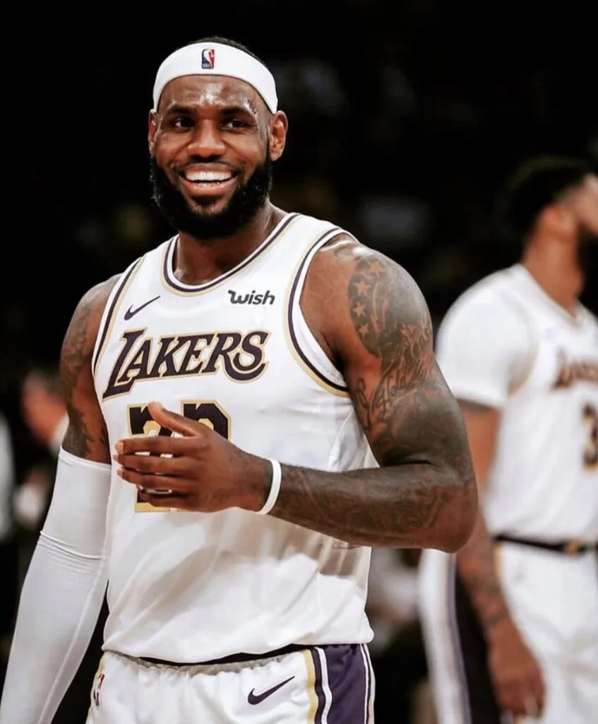 LeBron PFP Basketball