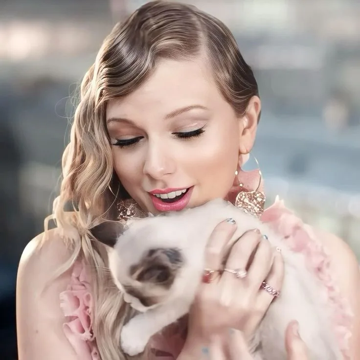 Lover Taylor Swift PFP