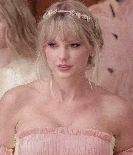 Pink Taylor Swift PFP