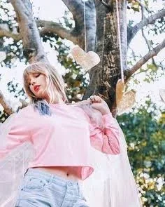 Pink Taylor Swift PFP