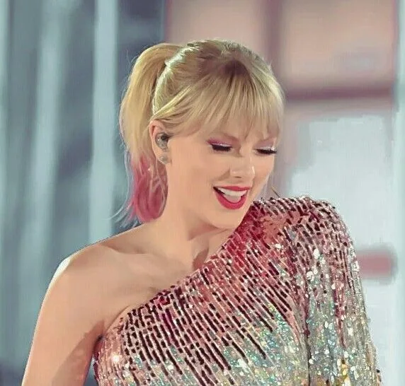 Pink Taylor Swift PFP