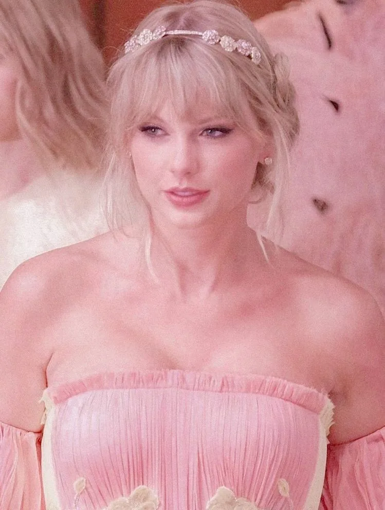 Pink Taylor Swift PFP