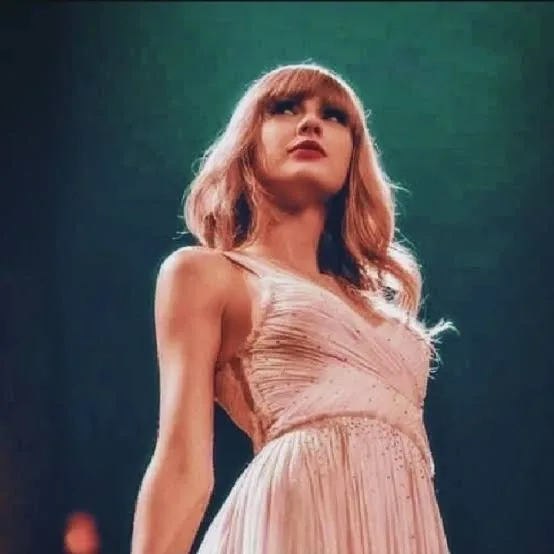 Preppy Taylor Swift PFP