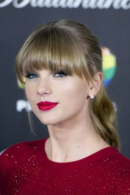 Red Taylor Swift PFP