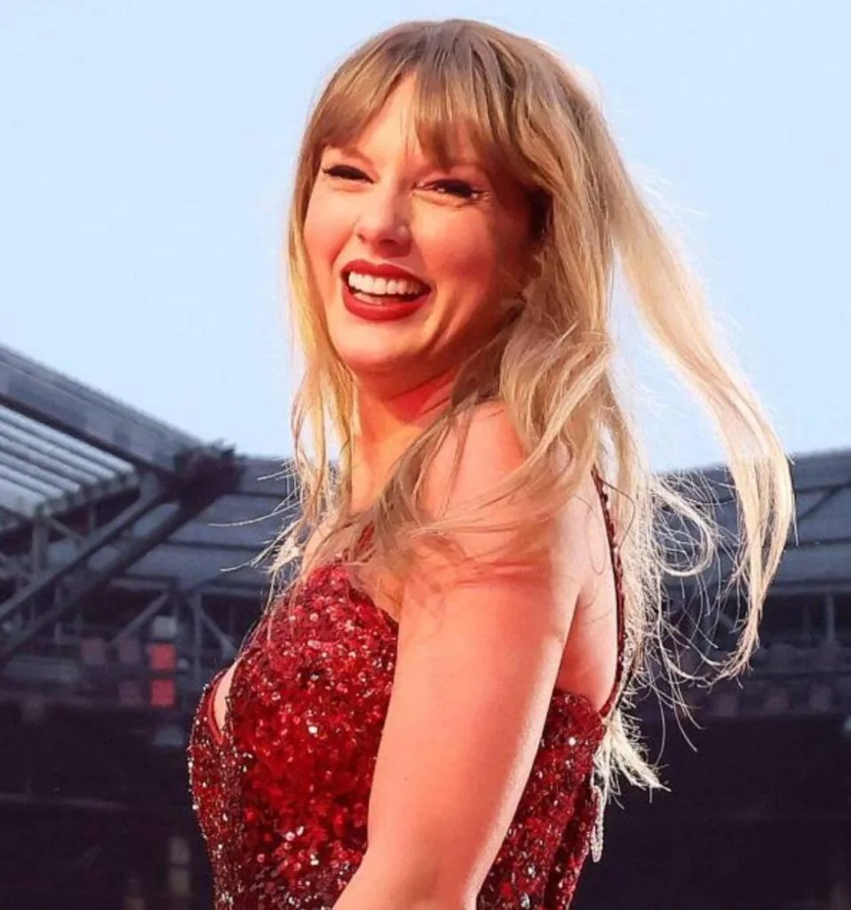 Red Taylor Swift PFP