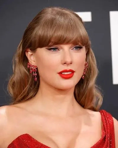 Red Taylor Swift PFP