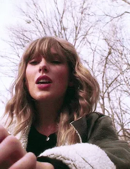 Taylor Swift PFP GIF