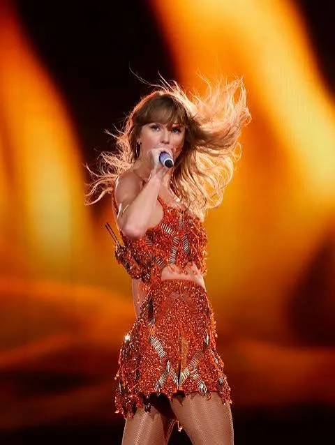 Taylor Swift PFP The Life of a Showgirl
